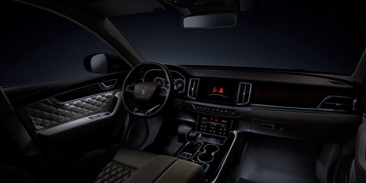 Кроссовер Hongqi HS7 получил рублевый ценник