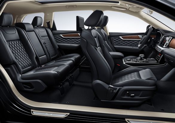 Кроссовер Hongqi HS7 получил рублевый ценник