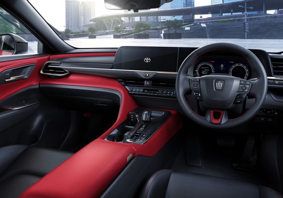 В Японии показали новую Toyota Crown Sport PHEV