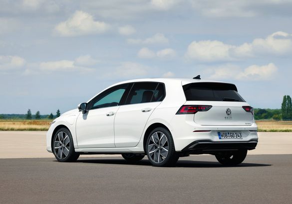 Volkswagen отметил юбилей модели Golf выпуском рестайлинговой версии