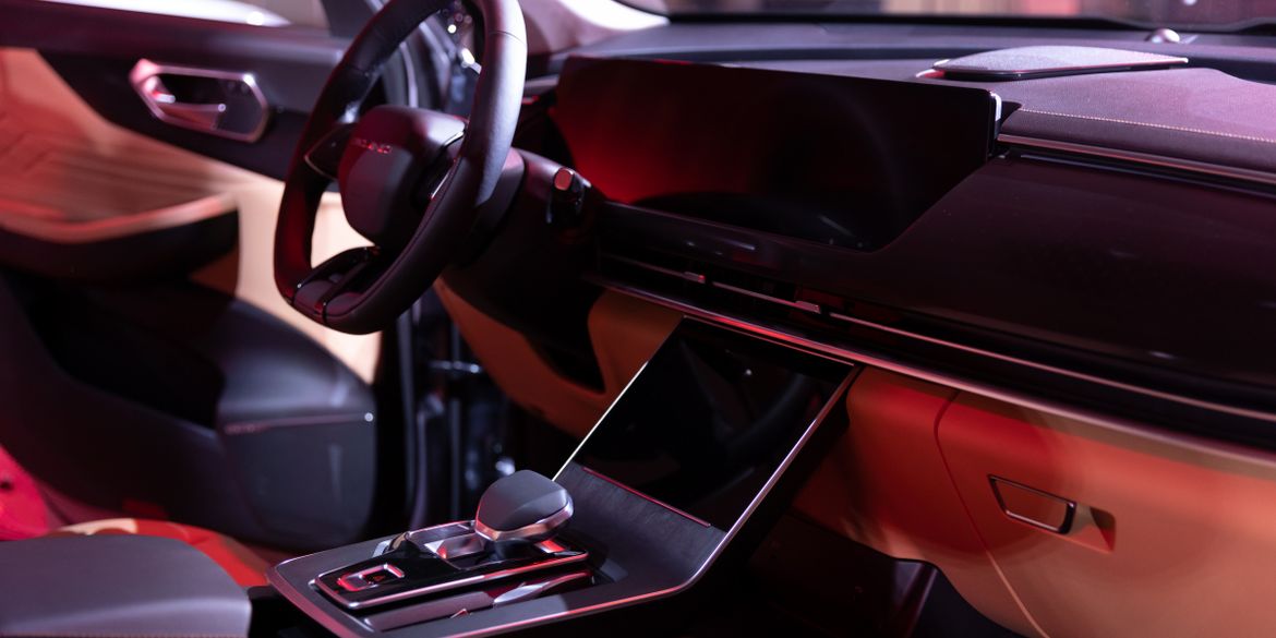 В России официально представили BAIC X75