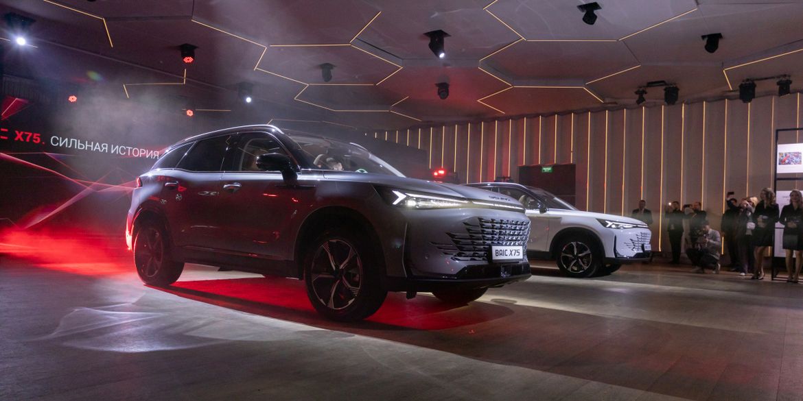 В России официально представили BAIC X75
