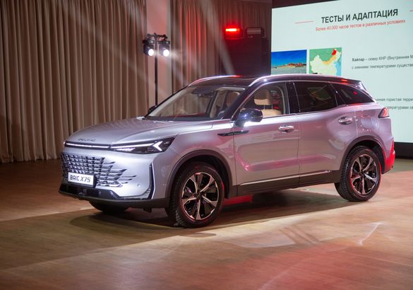 В России официально представили BAIC X75