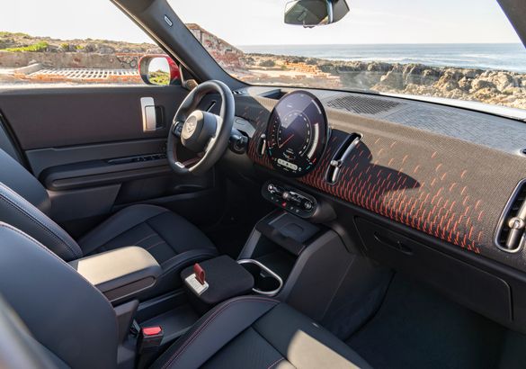 Mini рассекретил «заряженную» версию нового Countryman