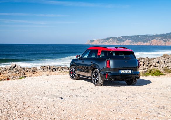 Mini рассекретил «заряженную» версию нового Countryman