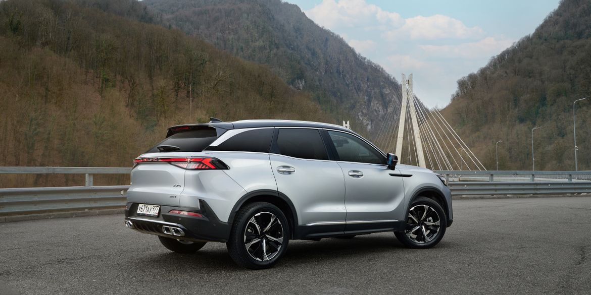 В России стартовали продажи кроссовера BAIC X75