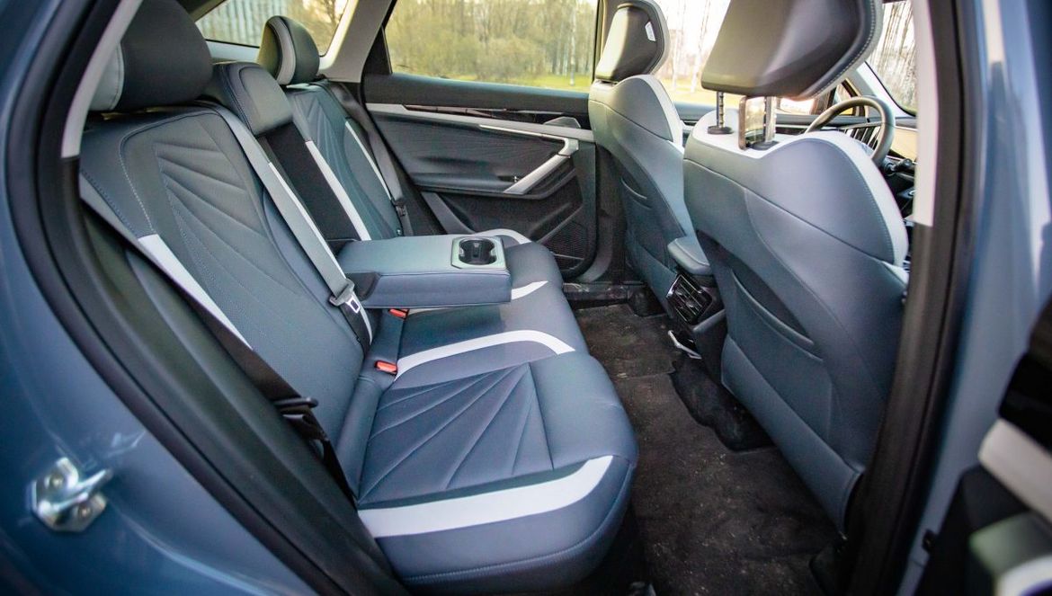 Тест-драйв Geely Atlas II: визионер или консерватор?