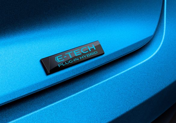 Renault Rafale получил 300-сильную гибридную топ-версию