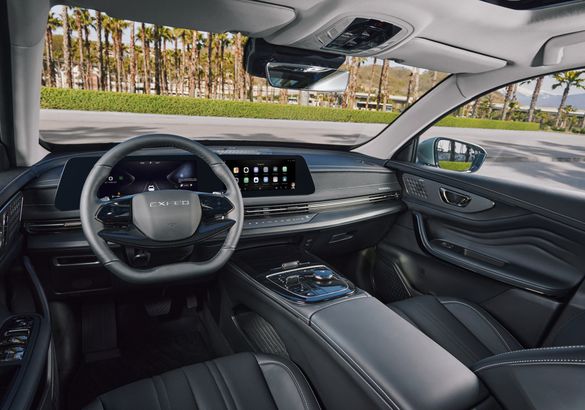 Exeed привез в Россию обновленный LX