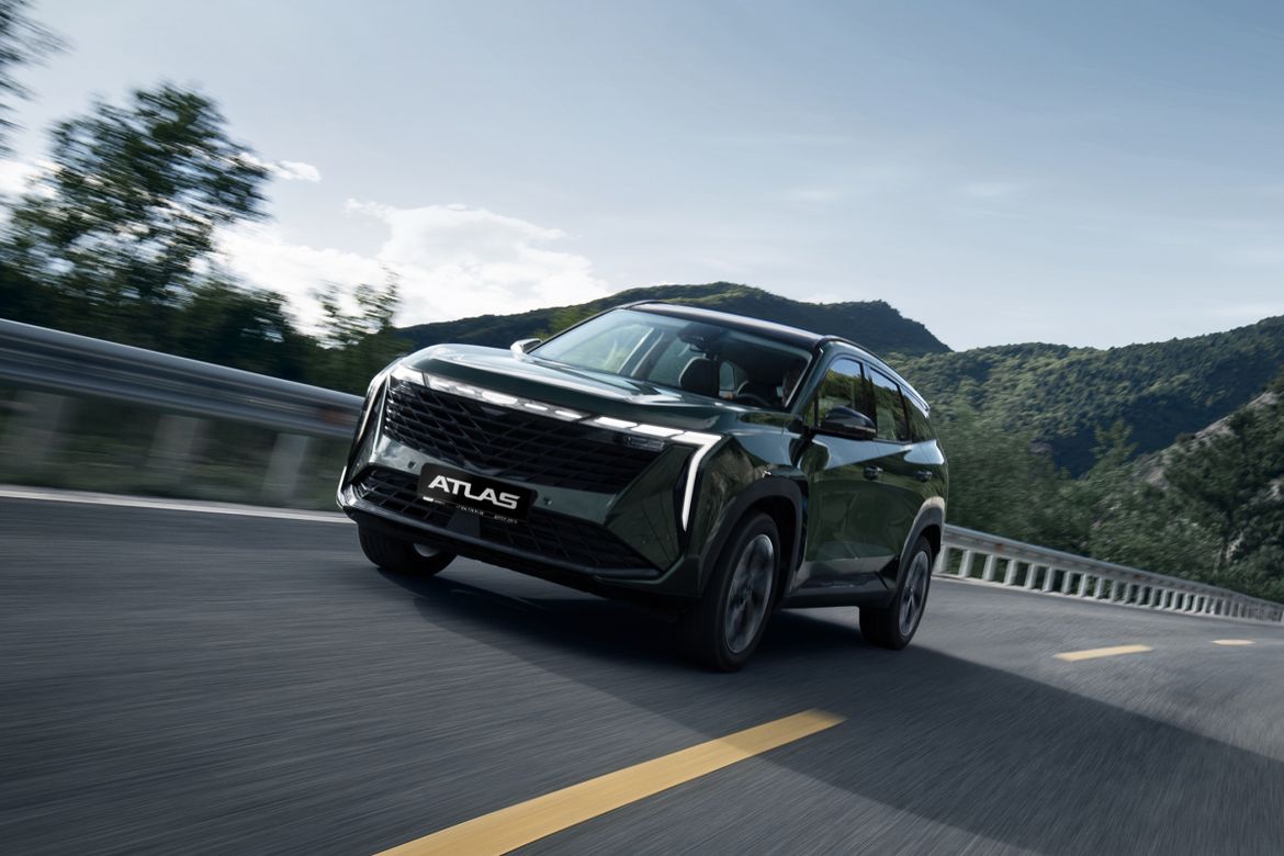 В России представили полноприводный Geely Atlas