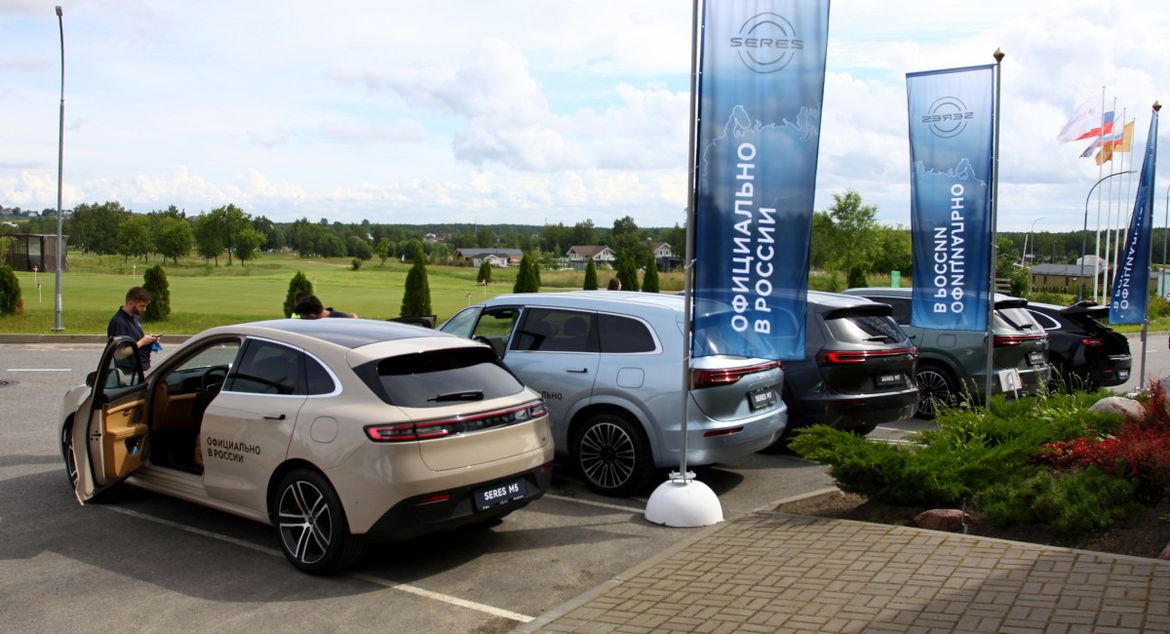 Seres представил в Петербурге кроссоверы M5 и M7