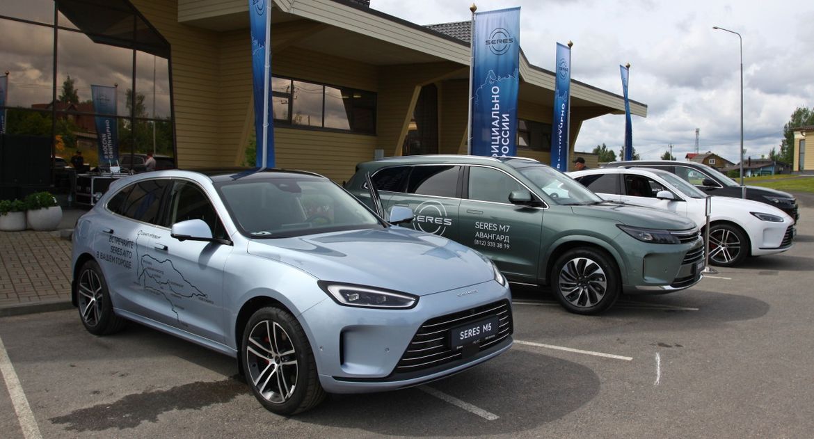 Seres представил в Петербурге кроссоверы M5 и M7