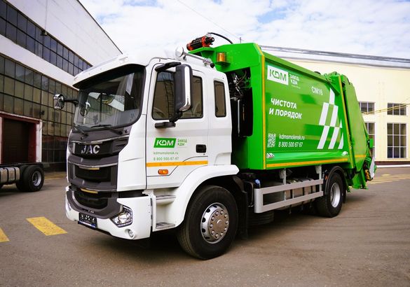 «Завод КДМ» начал выпускать мусоровозы с лебедкой