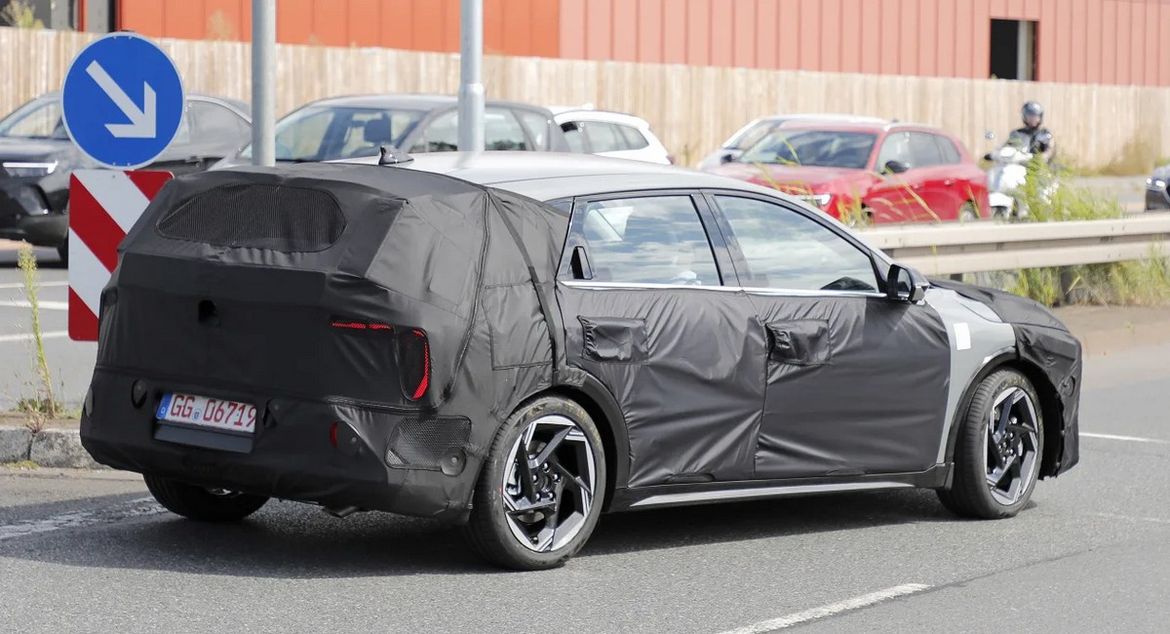 Kia тестирует в Европе новый Ceed