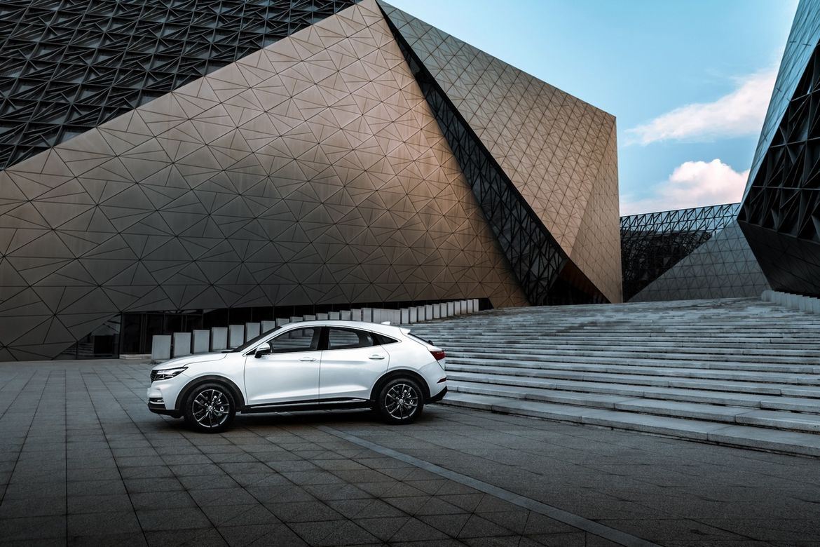 Купе-кроссовер DFSK ix5 получил новый ценник в России