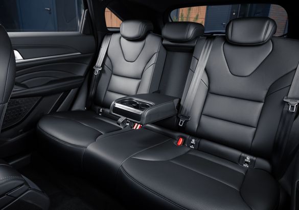 Новый Haval F7 получил рублевый ценник