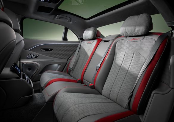 Новый Flying Spur стал самым мощным 4-дверным Bentley в истории