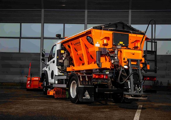 ГК «СТТ» показала новую дорожную машину на шасси «Газон Next»