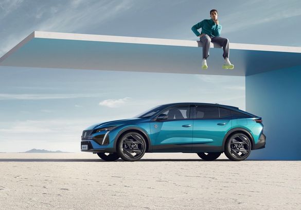 Кроссбэк Peugeot 408X получил рублевый ценник