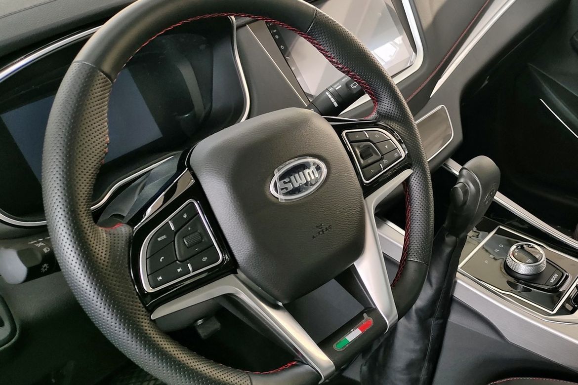 «Автотор» выпустил кроссовер SWM G01 с ручным управлением