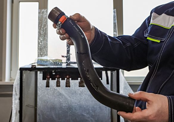 Тест патрубков системы охлаждения для Hyundai Solaris: испытываем на прочность и морозостойкость 8 образцов