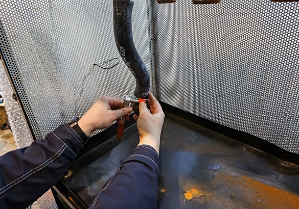 Тест патрубков системы охлаждения для Hyundai Solaris: испытываем на прочность и морозостойкость 8 образцов