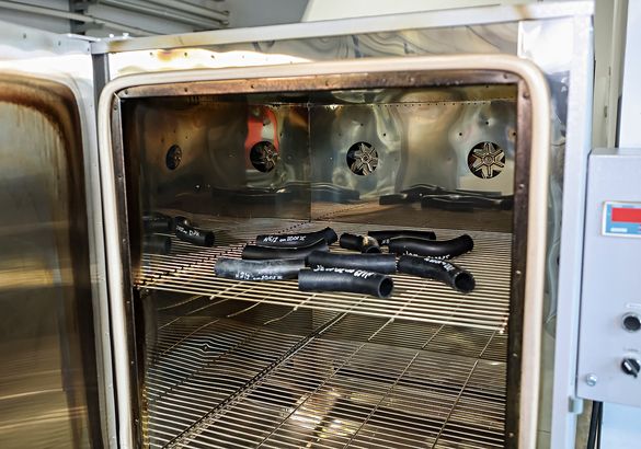 Тест патрубков системы охлаждения для Hyundai Solaris: испытываем на прочность и морозостойкость 8 образцов