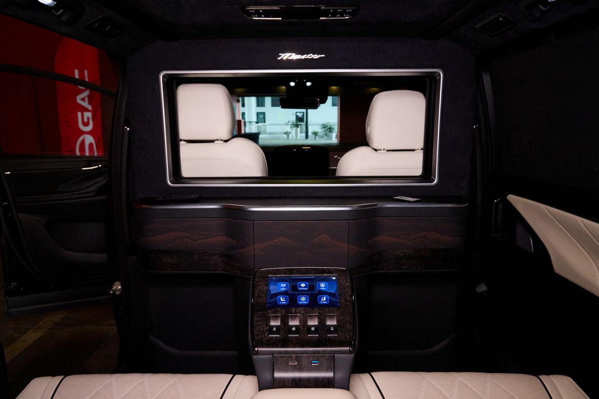 Названа цена нового минивэна GAC M8 Lounge