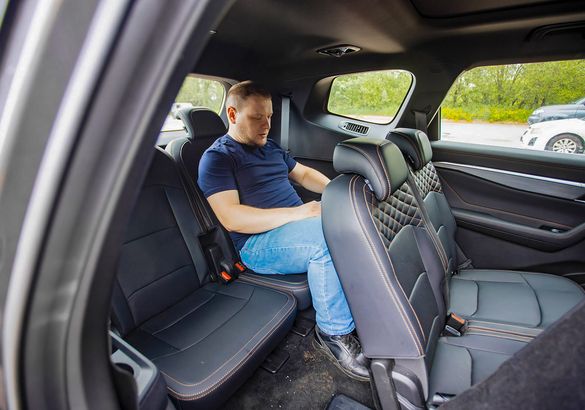 Тест-драйв Geely Okavango и Chery Tiggo 8 Pro Max: семеро по китайским лавкам