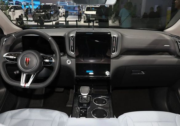 В Китае представили новый Hongqi HS3 PHEV