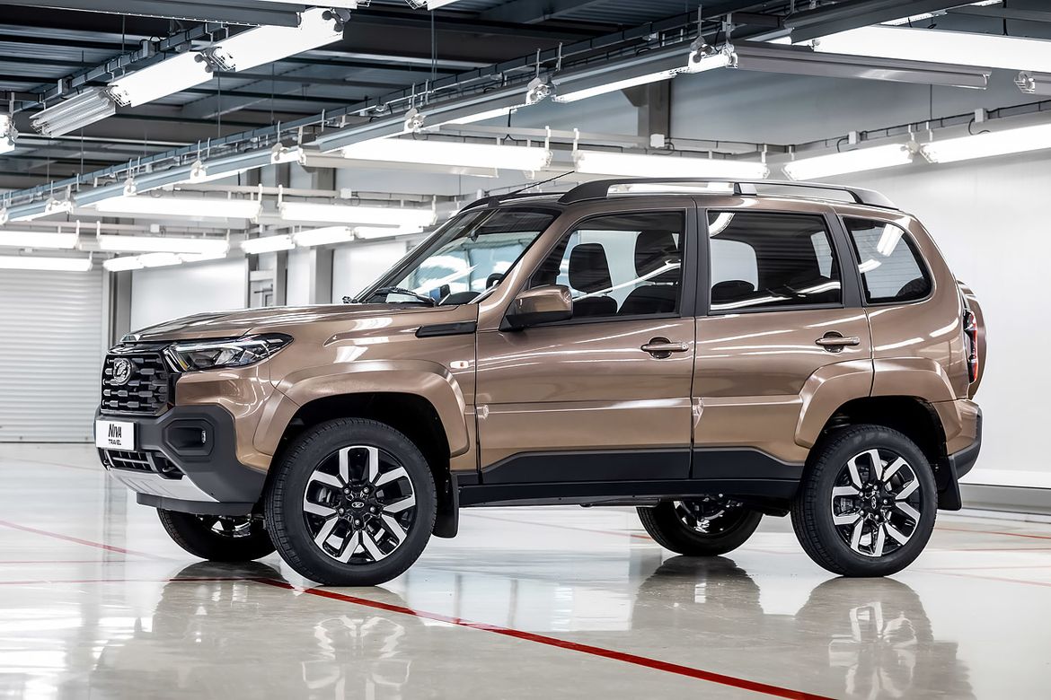 «Подтяжка лица» и новый мотор. Что нового в обновленной Lada Niva Travel?