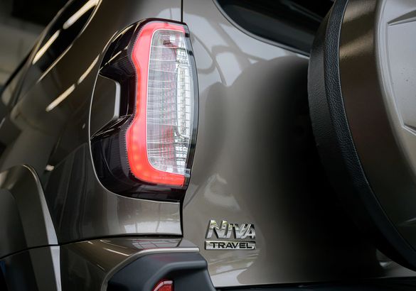 «Подтяжка лица» и новый мотор. Что нового в обновленной Lada Niva Travel?