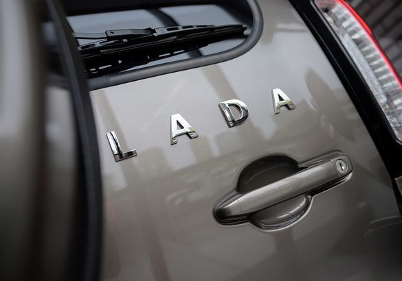 «Подтяжка лица» и новый мотор. Что нового в обновленной Lada Niva Travel?