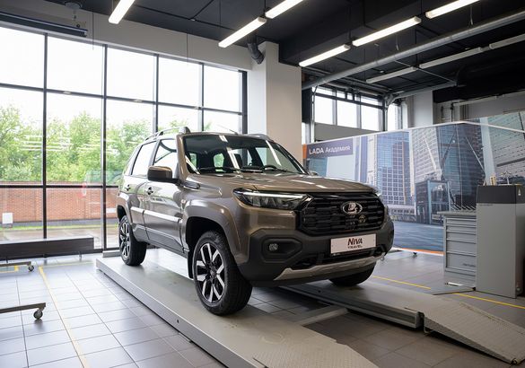 «Подтяжка лица» и новый мотор. Что нового в обновленной Lada Niva Travel?