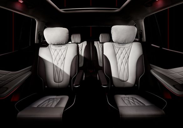 В России представили новый кроссовер Hongqi HS7