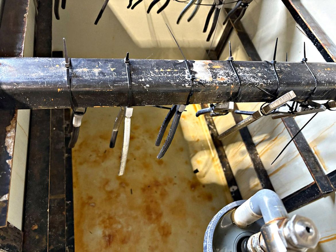 Тест комбинированных плоскогубцев: испытываем на прочность и коррозионную стойкость 14 образцов