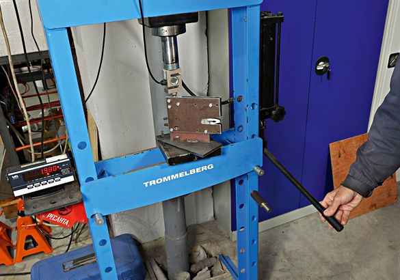 Тест комбинированных плоскогубцев: испытываем на прочность и коррозионную стойкость 14 образцов