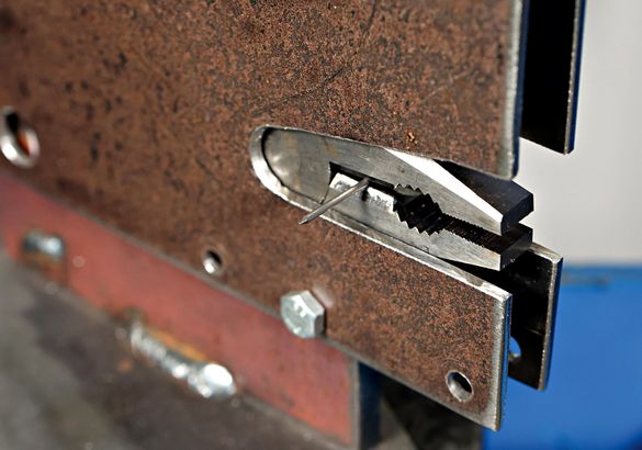 Тест комбинированных плоскогубцев: испытываем на прочность и коррозионную стойкость 14 образцов