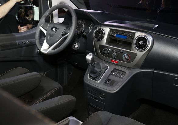 Sollers показал в Москве пассажирский SF1