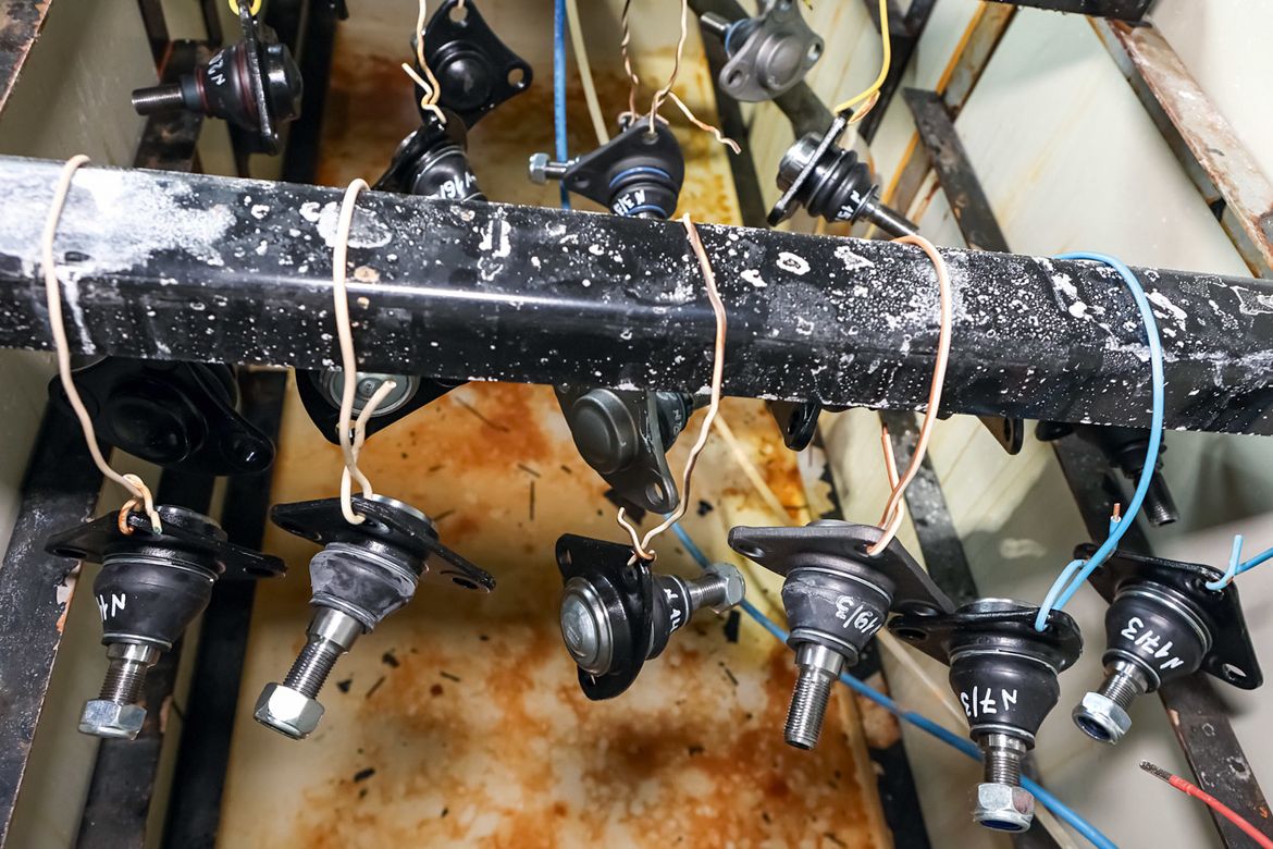 Тест шаровых опор для Fiat Ducato, Citroen Jumper и Peugeot Boxer: замораживаем, проверяем на прочность и стойкость к коррозии 11 образцов