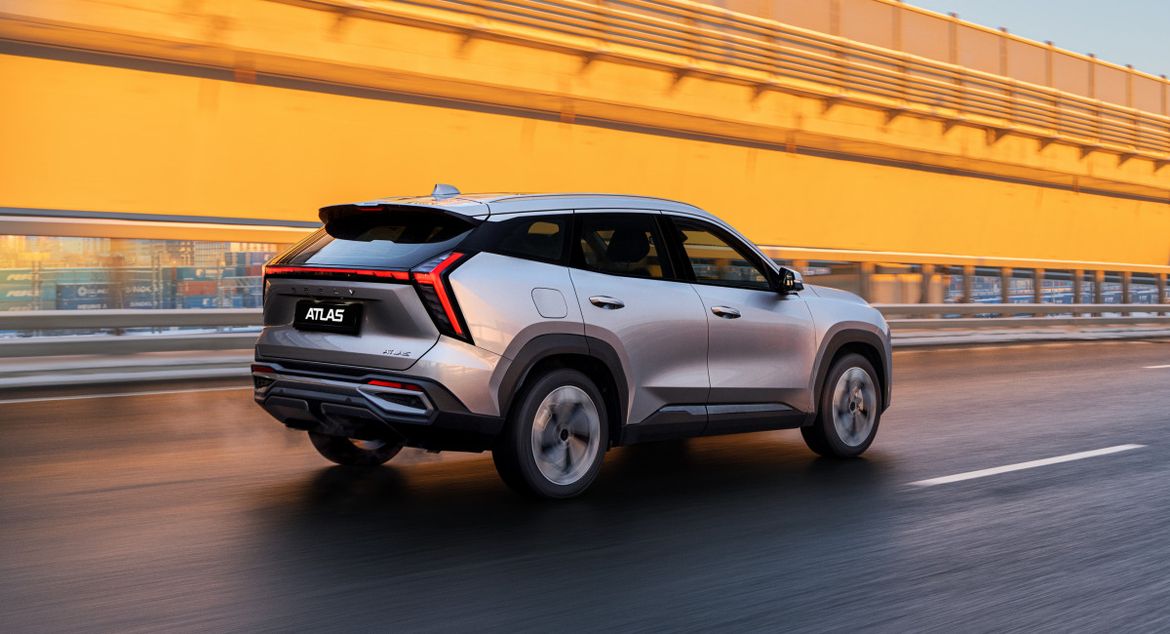 Geely Atlas получил новую базовую версию