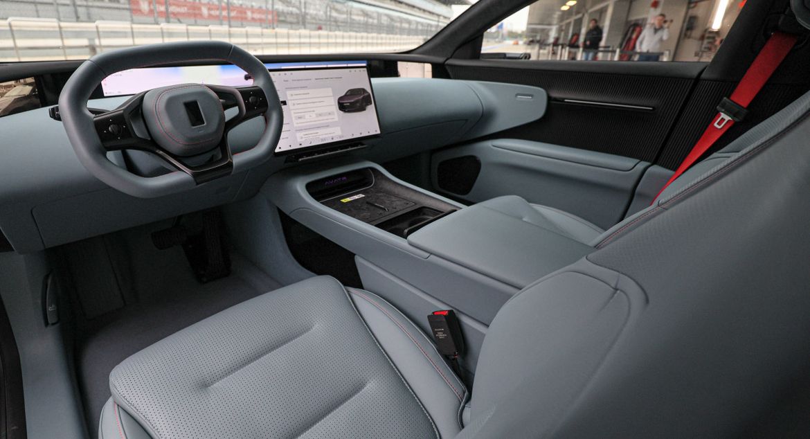 Тест-драйв Avatr 12: в пиру и на миру