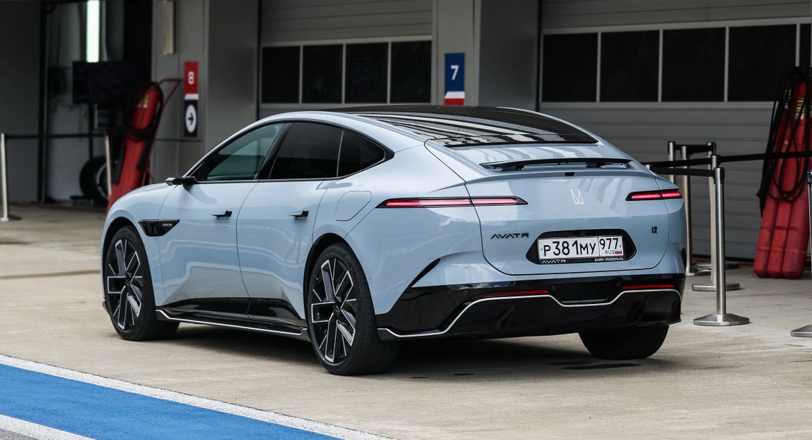 Тест-драйв Avatr 12: в пиру и на миру