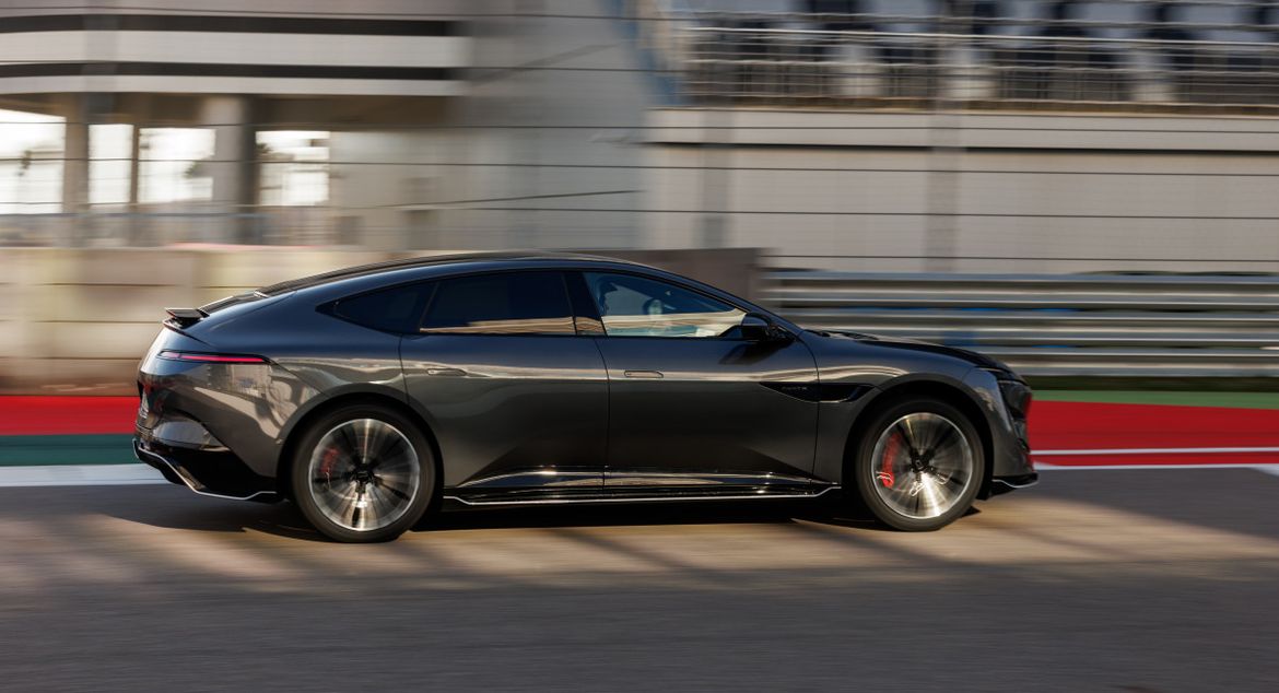 Тест-драйв Avatr 12: в пиру и на миру