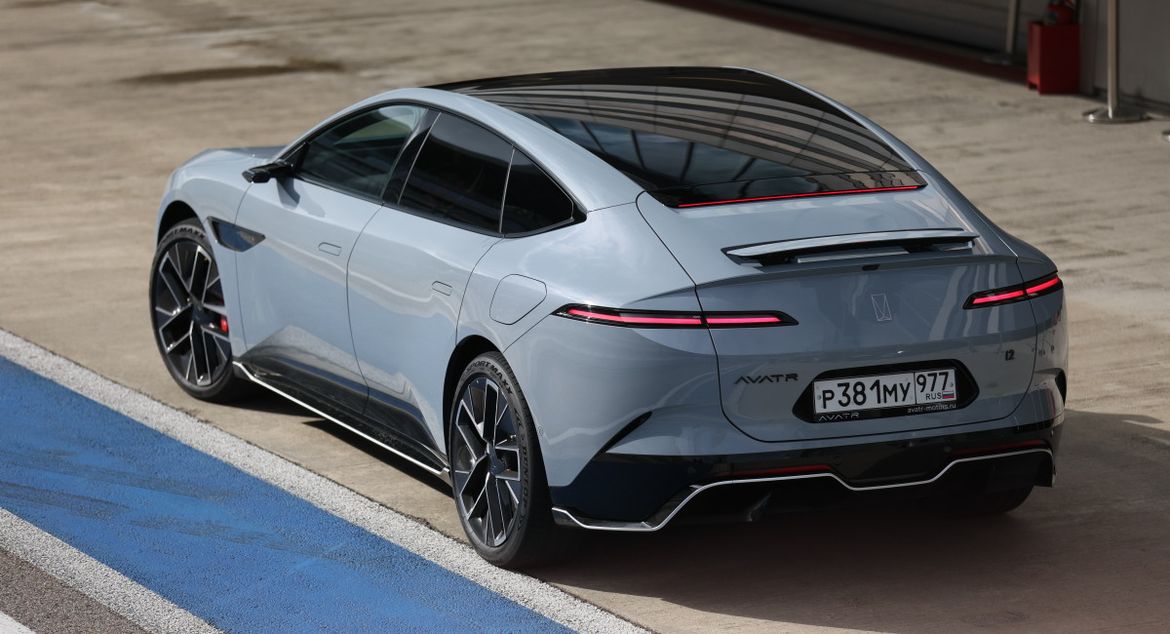 Тест-драйв Avatr 12: в пиру и на миру