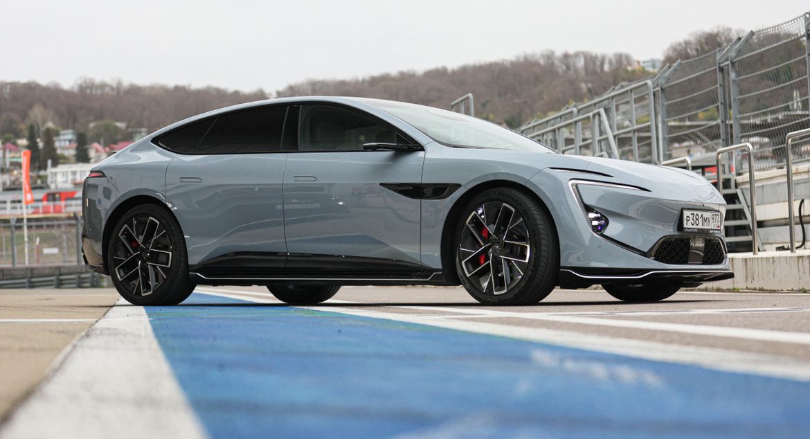 Тест-драйв Avatr 12: в пиру и на миру