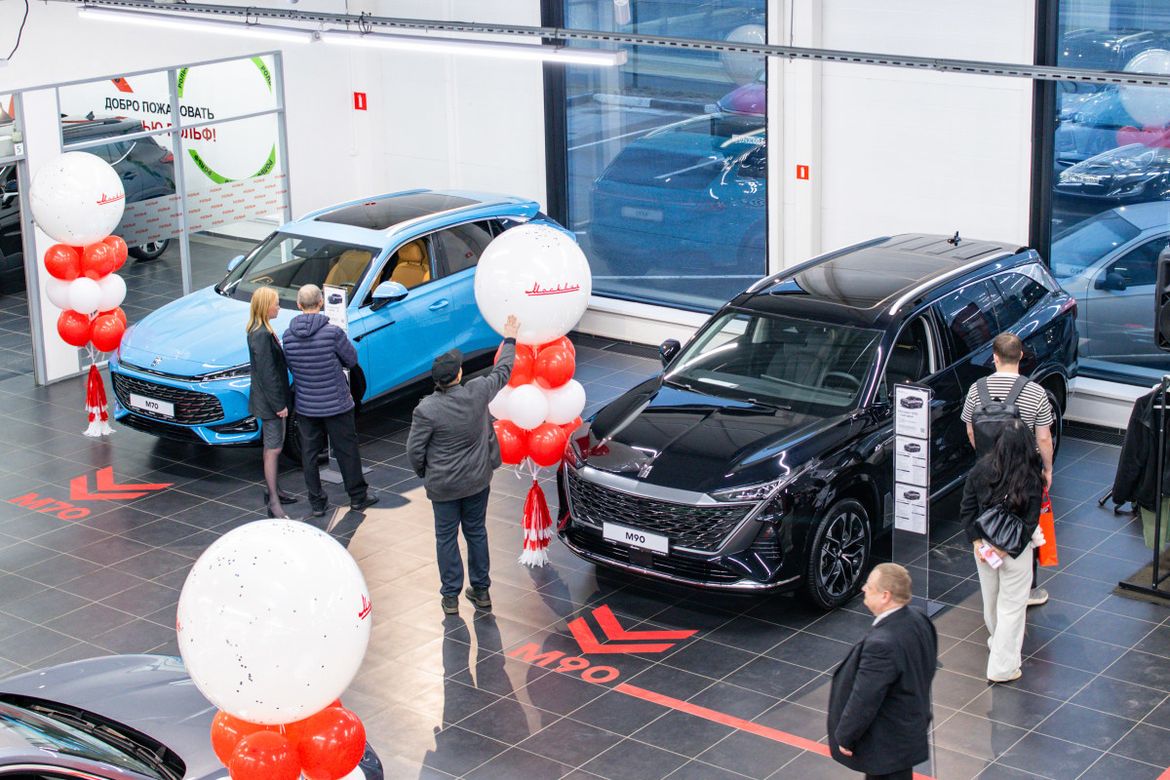 В Петербурге показали новые Москвичи