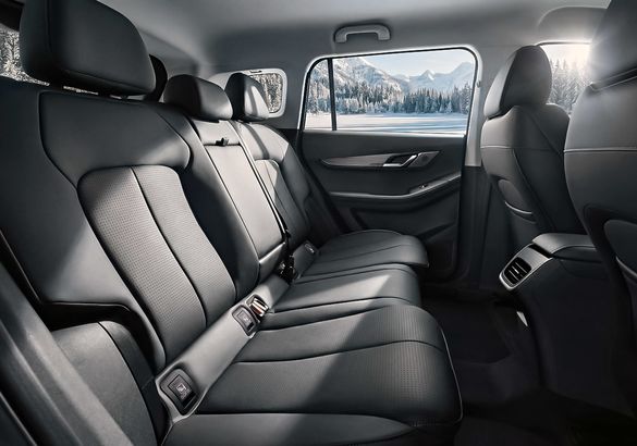 Тест-драйв Jaecoo J6: кроссовер в строгом костюме