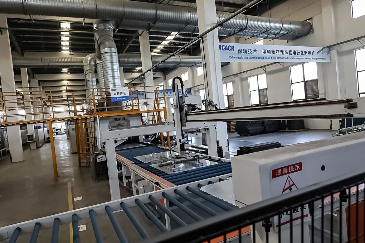 Как охлаждают электромобили? Изучаем производство охлаждающих пластин REACH в Китае