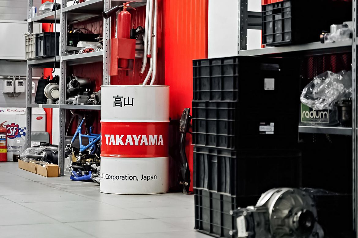 В гостях у Гочи: как команда Takayama Forward Auto готовит автомобили к соревнованиям по дрифту